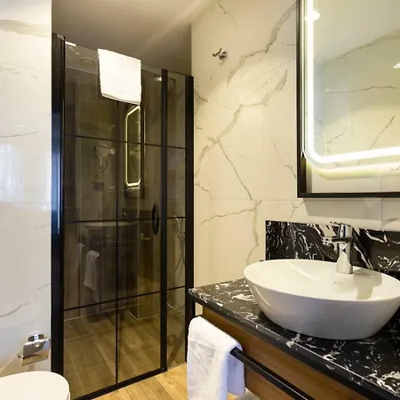 Nox Aparthotel 4*